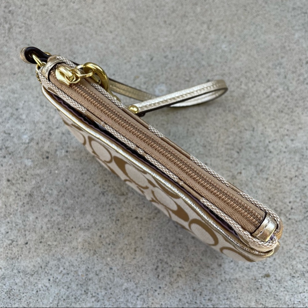 Coach tan mini wristlet - excellent condition - Picture 4 of 5